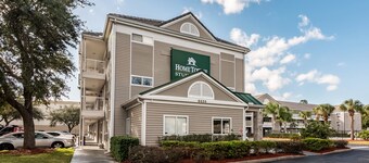 HomeTowne Studios by Red Roof Orlando South