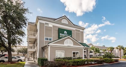 HomeTowne Studios by Red Roof Orlando South