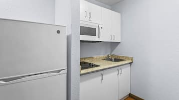 Full-sized fridge, microwave, stovetop