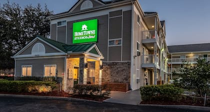 HomeTowne Studios by Red Roof Orlando South