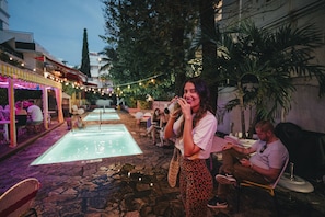 2 piscinas al aire libre