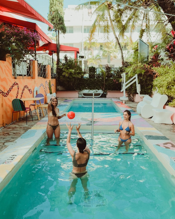 2 outdoor pools