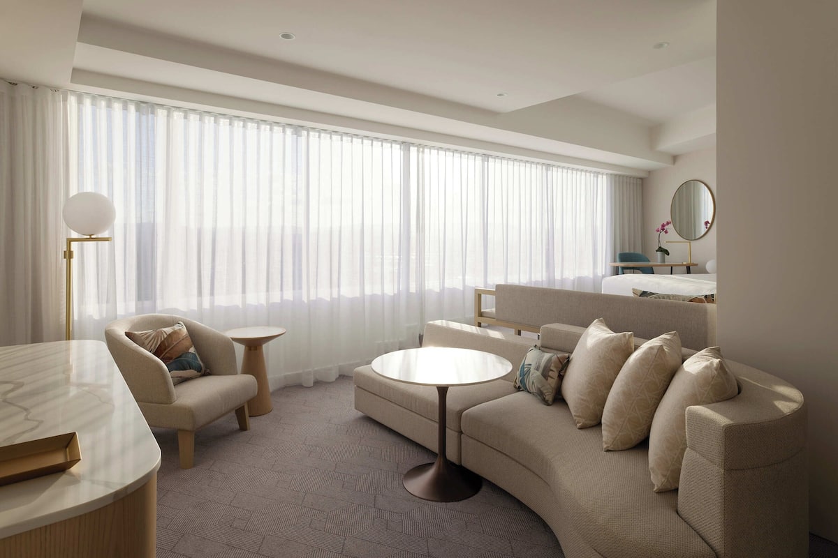 1 bedroom, pillow-top beds, minibar, in-room safe