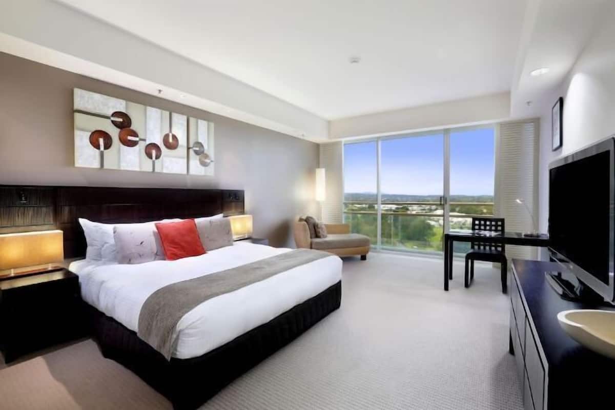 Pillowtop beds, minibar, in-room safe, desk