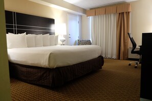 Mountainside Superior King Room | Desk, iron/ironing board, free WiFi, bed sheets