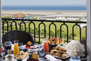 Exterior - Hôtel Barrière Le Royal Deauville (Deauville)