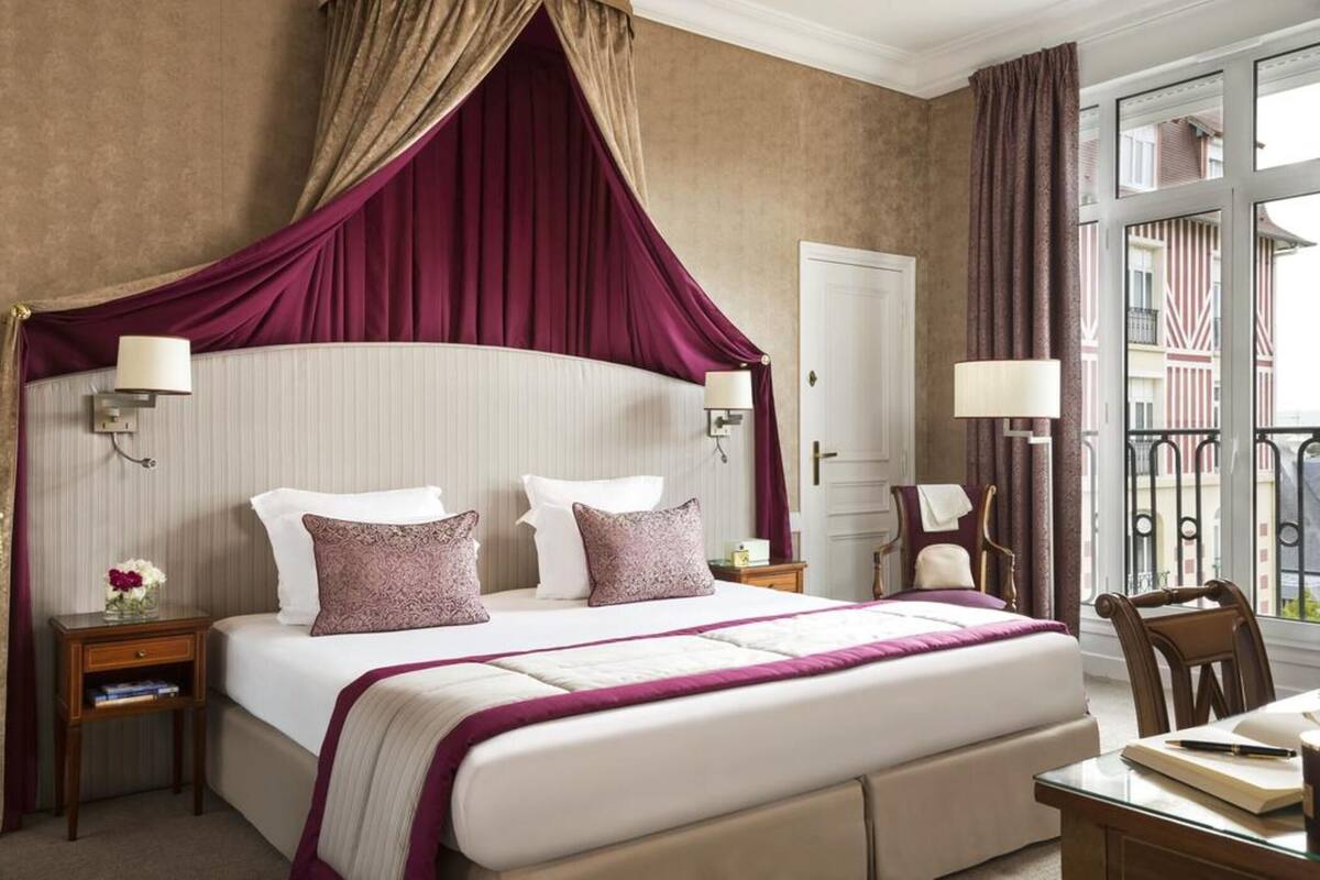 Premium bedding, minibar, in-room safe, blackout curtains