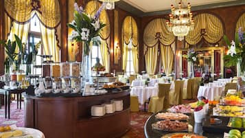 Desayuno buffet todos los días (con cargo)