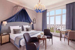 Liz Taylor Junior Suite