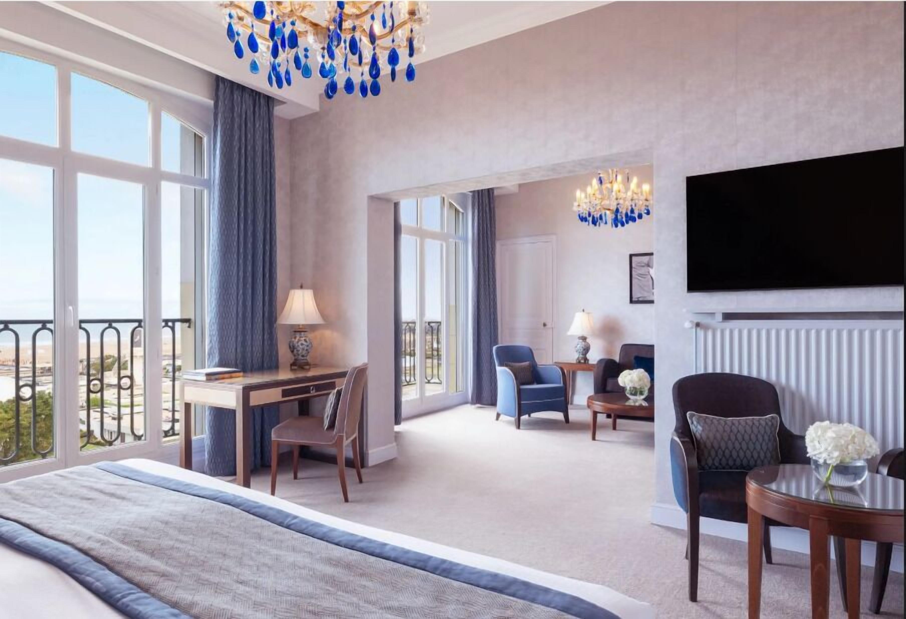 liz taylor junior suite | 1 bedroom, premium bedding, minibar, in-room safe