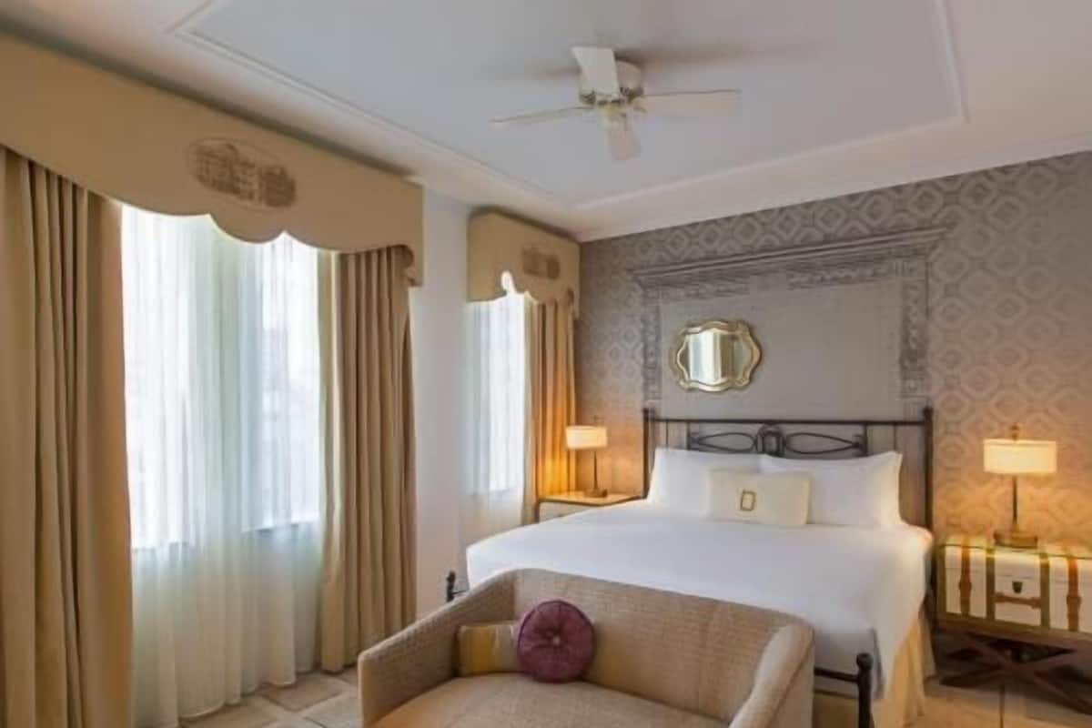 Ropa de cama hipoalergénica, camas con pillow-top y minibar