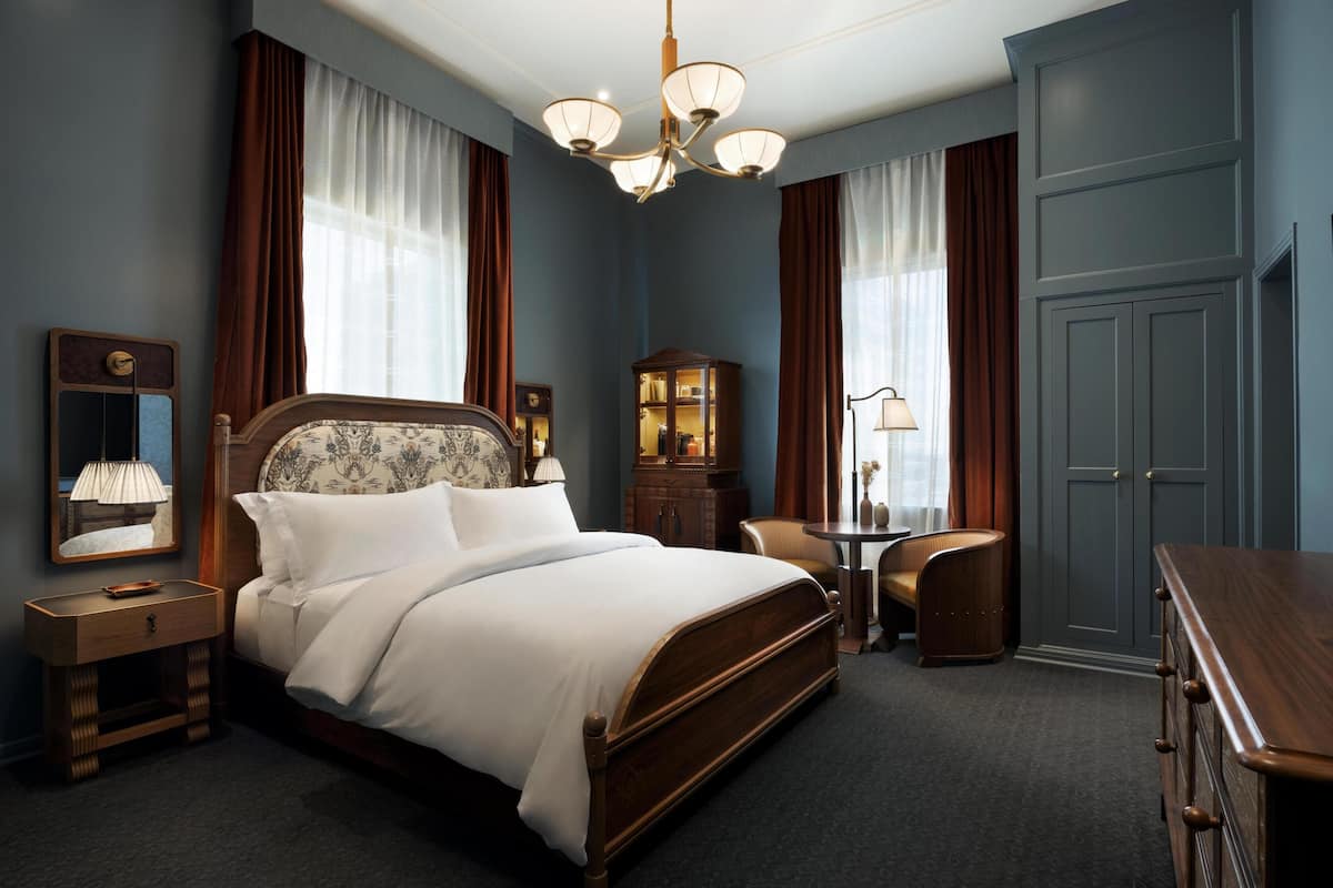 Room, 1 King Bed, City View, Corner | Hypo-allergenic bedding available, pillowtop beds, minibar, in-room safe