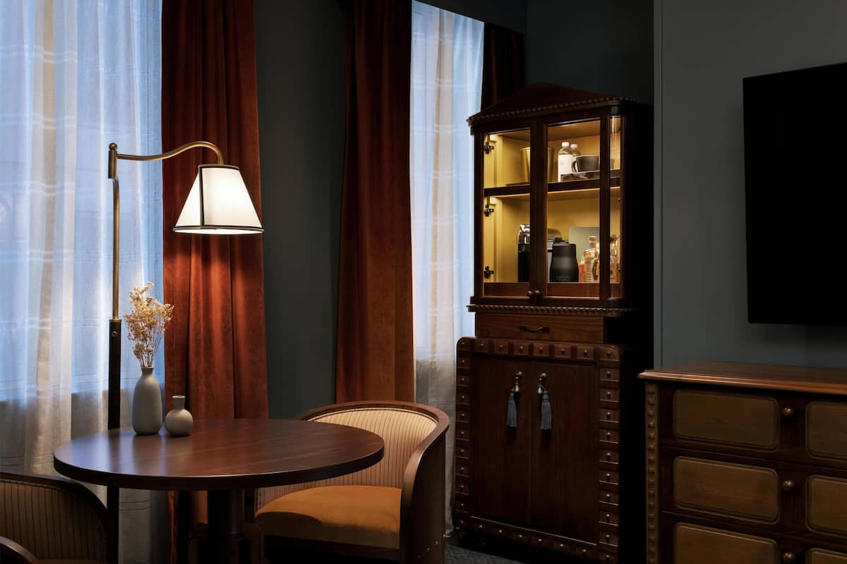 Hypo-allergenic bedding, pillowtop beds, minibar, in-room safe