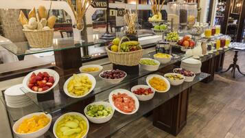 Free daily buffet breakfast