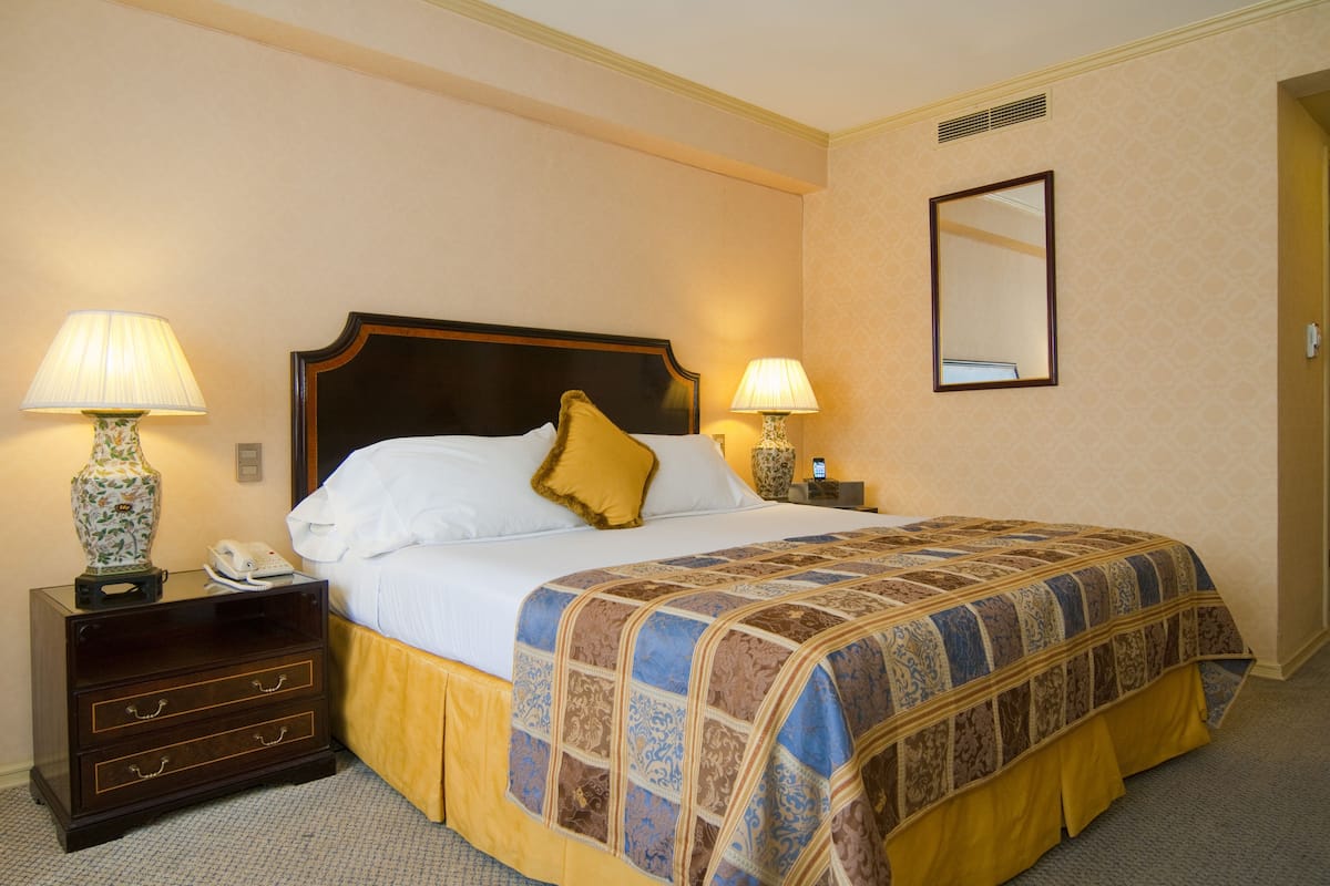 Standard Room, 1 King Bed | In-room safe, desk, free cots/infant beds, rollaway beds
