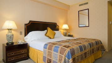 Standard Room, 1 King Bed | In-room safe, desk, free cots/infant beds, rollaway beds