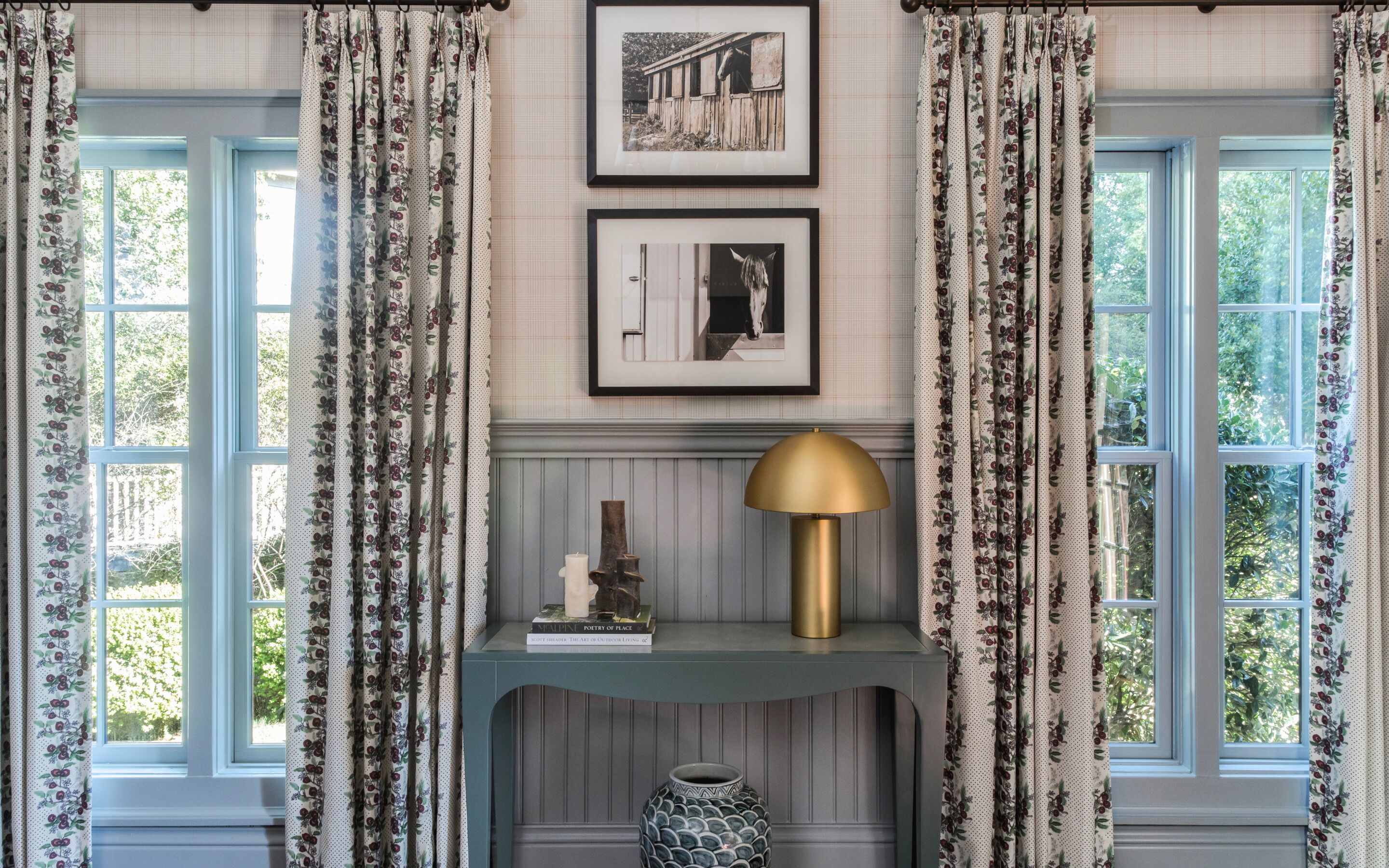 one-bedroom arbor cottage suite - pet friendly | living area | flat-screen tv, fireplace