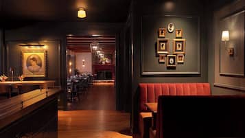3 restaurants; breakfast, lunch, dinner, and brunch served
