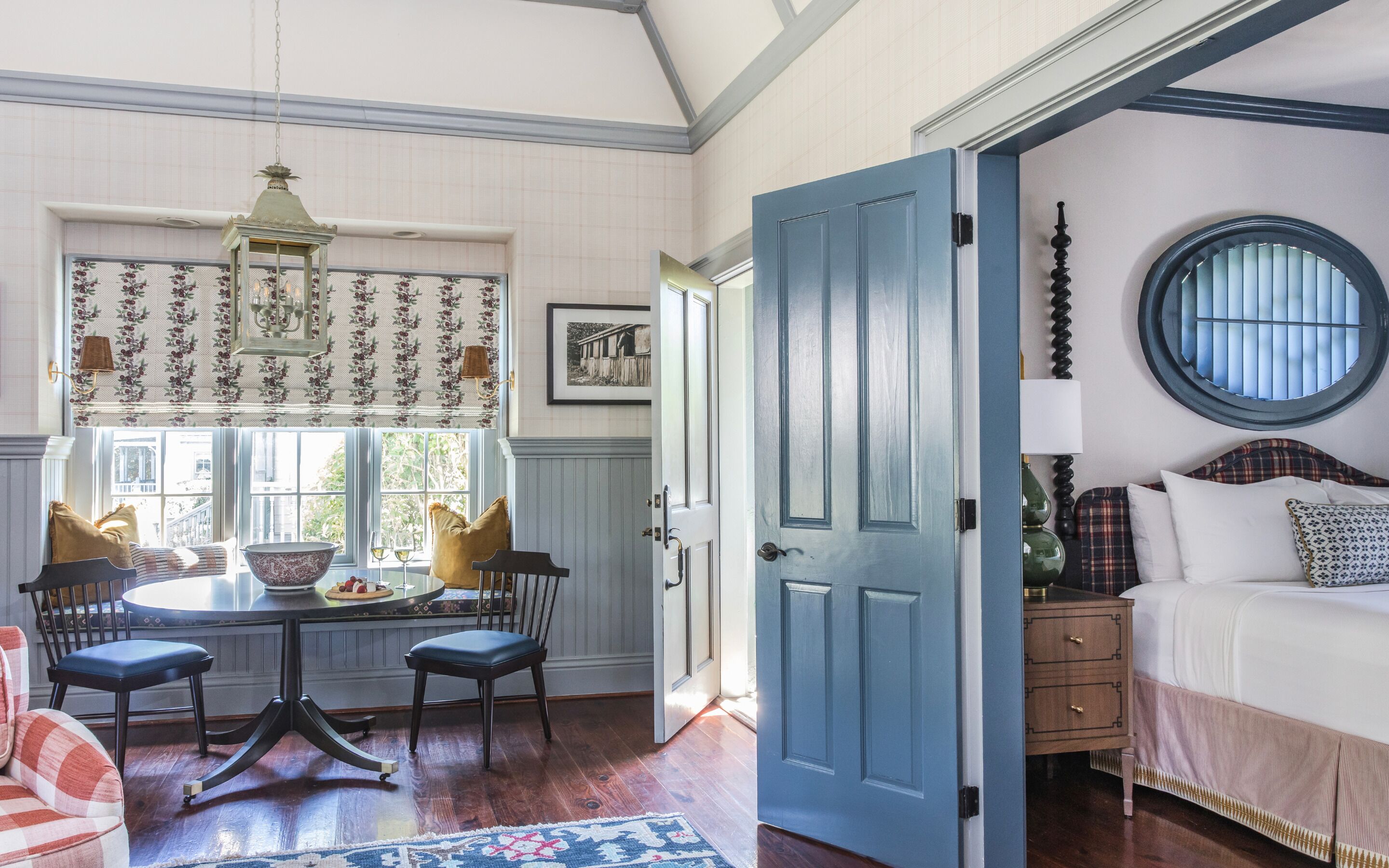 one-bedroom cottage suite - pet friendly | living area | flat-screen tv, fireplace