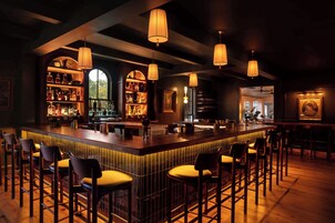 3 restaurantes; se sirven desayunos, almuerzos y cocina americana 