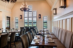 3 restaurants, breakfast, lunch, dinner served; American cuisine