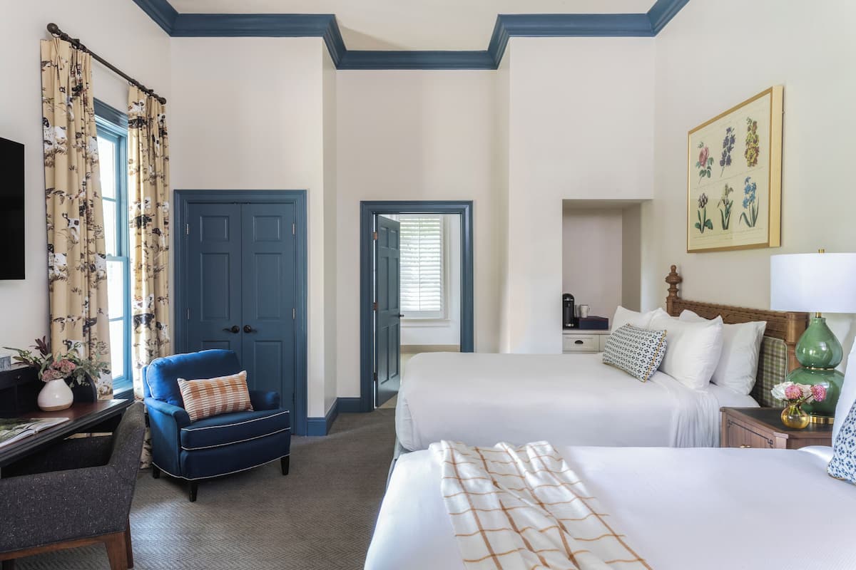 Estate Cottage Room Queen - Pet Free | Premium bedding, pillowtop beds, in-room safe, iron/ironing board