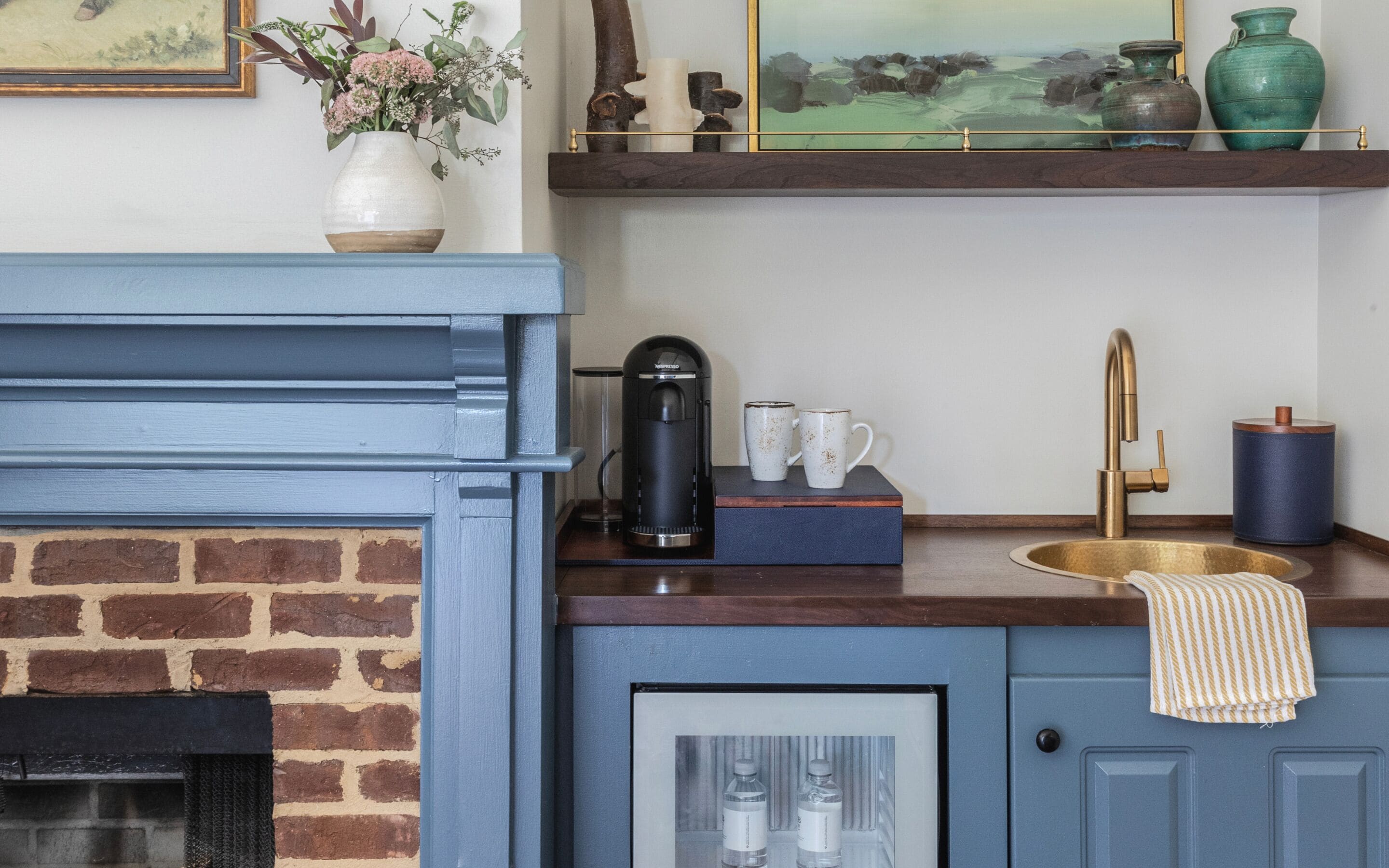 flat-screen tv, fireplace