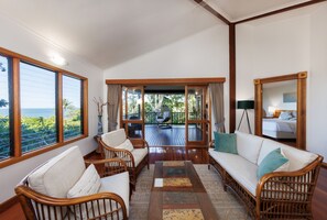 Deluxe Suite, 1 King Bed, Beach View | Living area