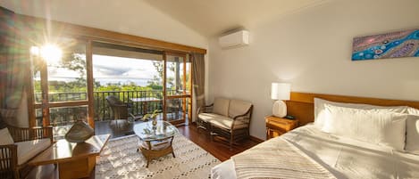 Birdwing Suite | Minibar, in-room safe, individually decorated, individually furnished