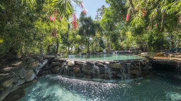 2 outdoor pools, pool loungers