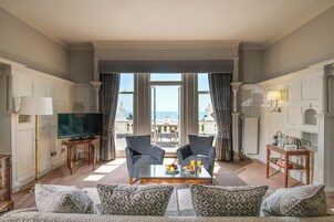 Premium bedding, in-room safe, individually decorated, desk