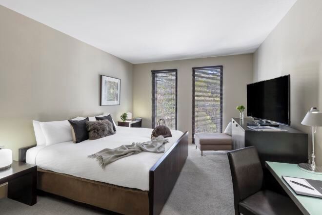 Ropa de cama de alta calidad y minibar 