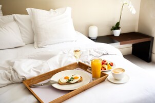 Junior Suite - King Bed - Includes Historic Werribee Mansion Tour, Breakfast and Parking | Premium bedding, minibar, in-room safe, desk