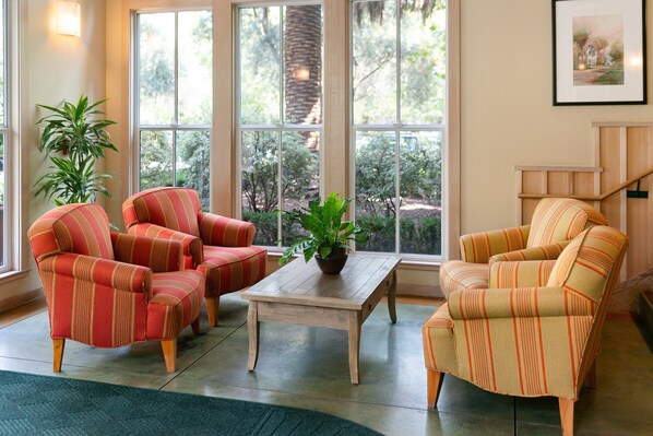 Lobby lounge