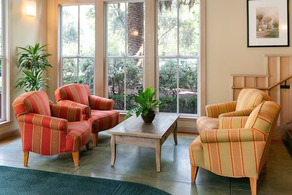 Lobby lounge