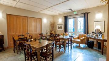 Continentaal ontbijt inbegrepen