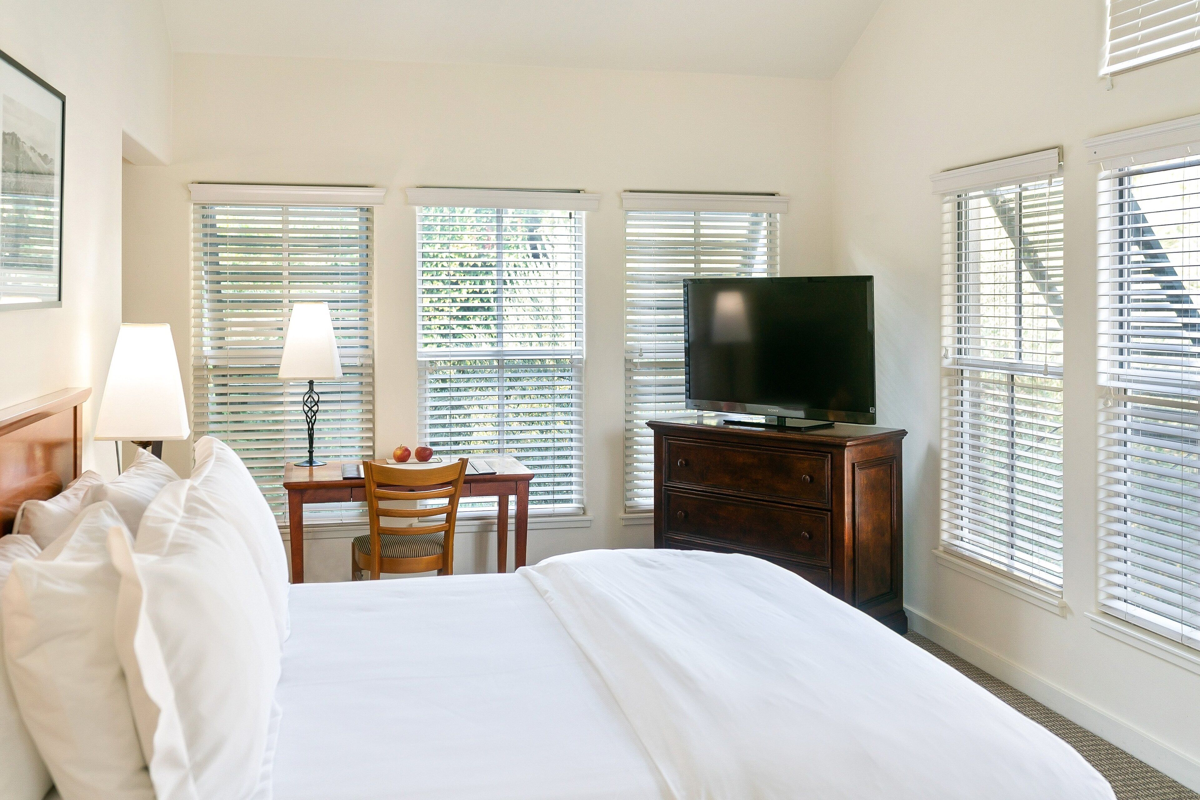 premium bedding, down duvets, in-room safe, desk