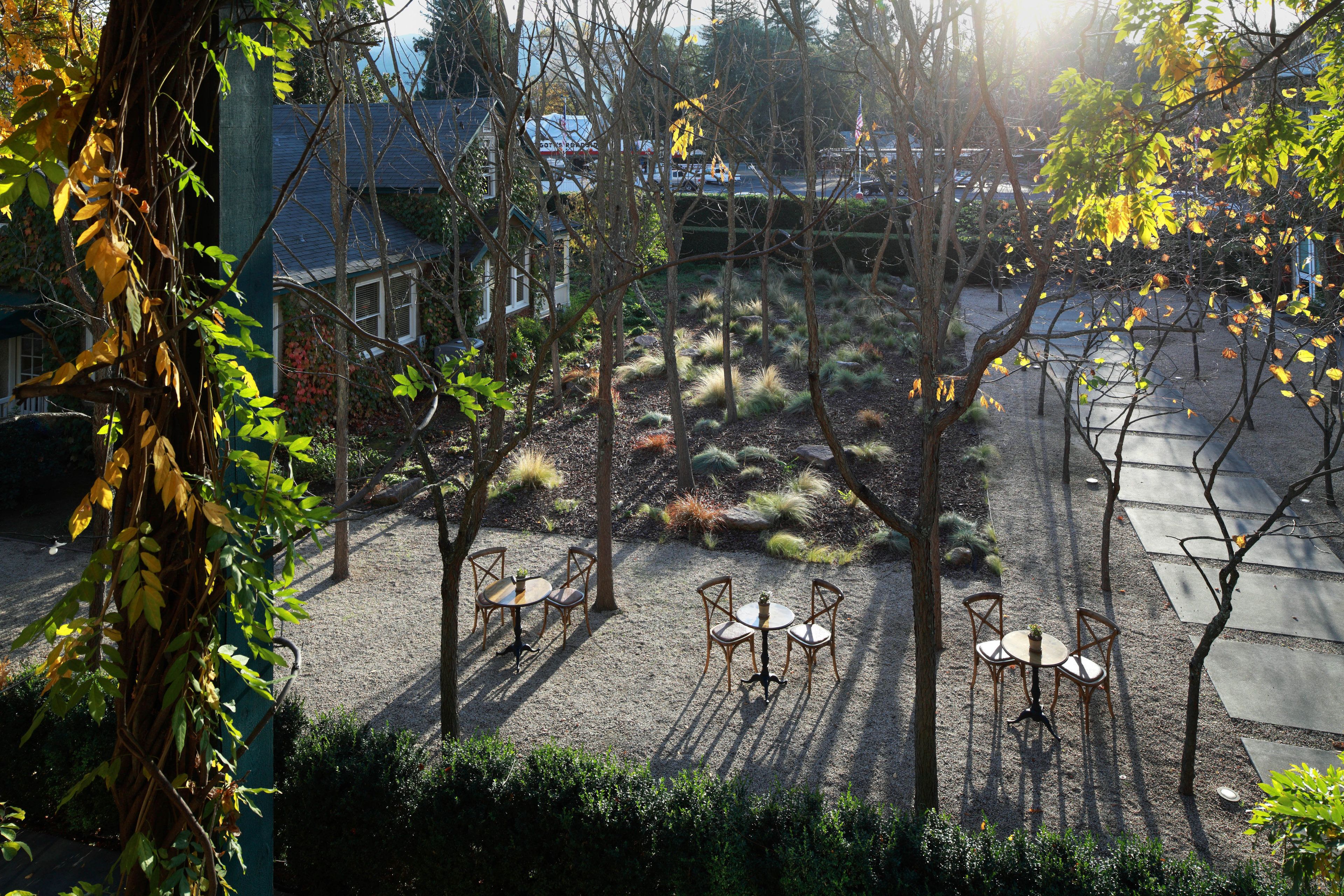 deluxe room, 1 king bed, courtyard view | exterior