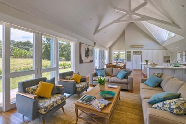 Room (Vineyard Residence) | Living area | 43-inch Smart TV with satellite channels, TV