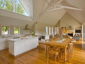 Room (Vineyard Residence) | Private kitchen