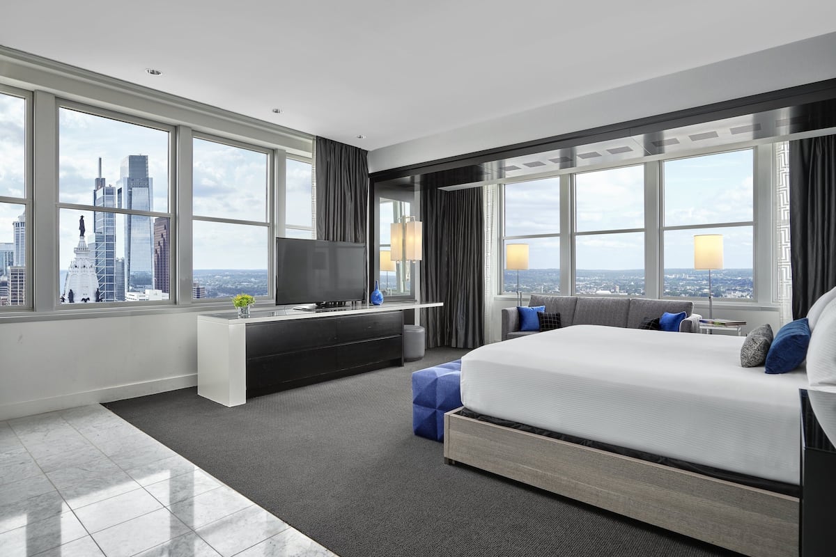 presidential suite | premium bedding, pillow-top beds, in-room safe, desk