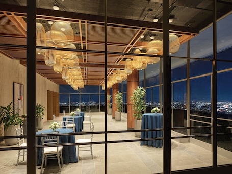 Terrace/patio. Loews Philadelphia Hotel