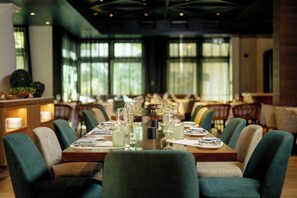 4 restaurants; breakfast, lunch, and dinner served - Curacao Marriott Beach Resort (Willemstad)