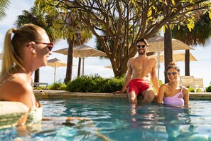 2 piscinas externas, guarda-sóis, espreguiçadeiras