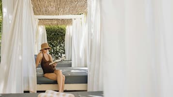 2 outdoor pools, pool umbrellas, pool loungers