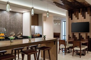 Café da manhã com buffet todos os dias (USD 21.95 por pessoa) 