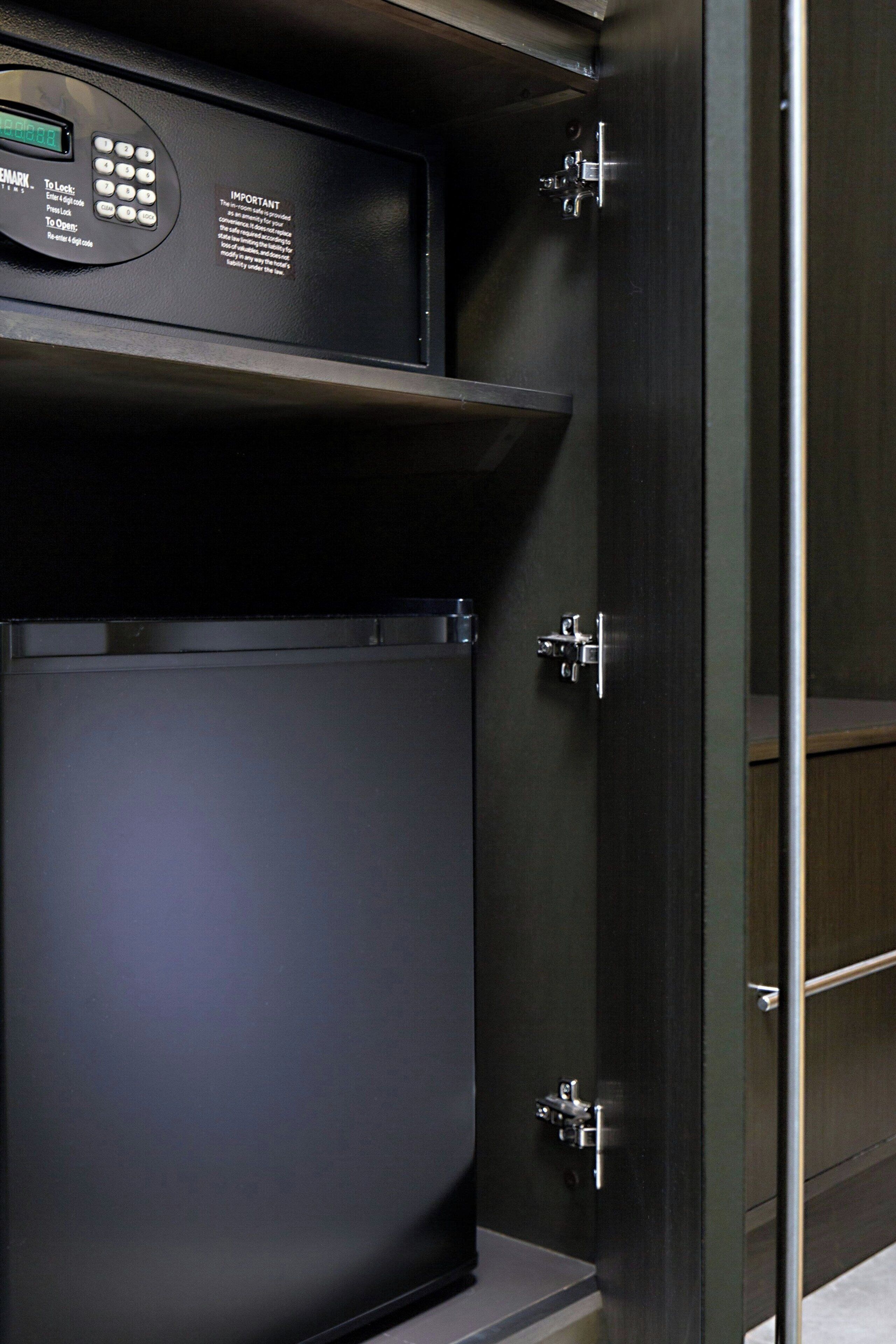 premium bedding, down duvets, pillow-top beds, desk