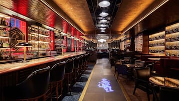 2 restaurants, breakfast, lunch, dinner served; American cuisine