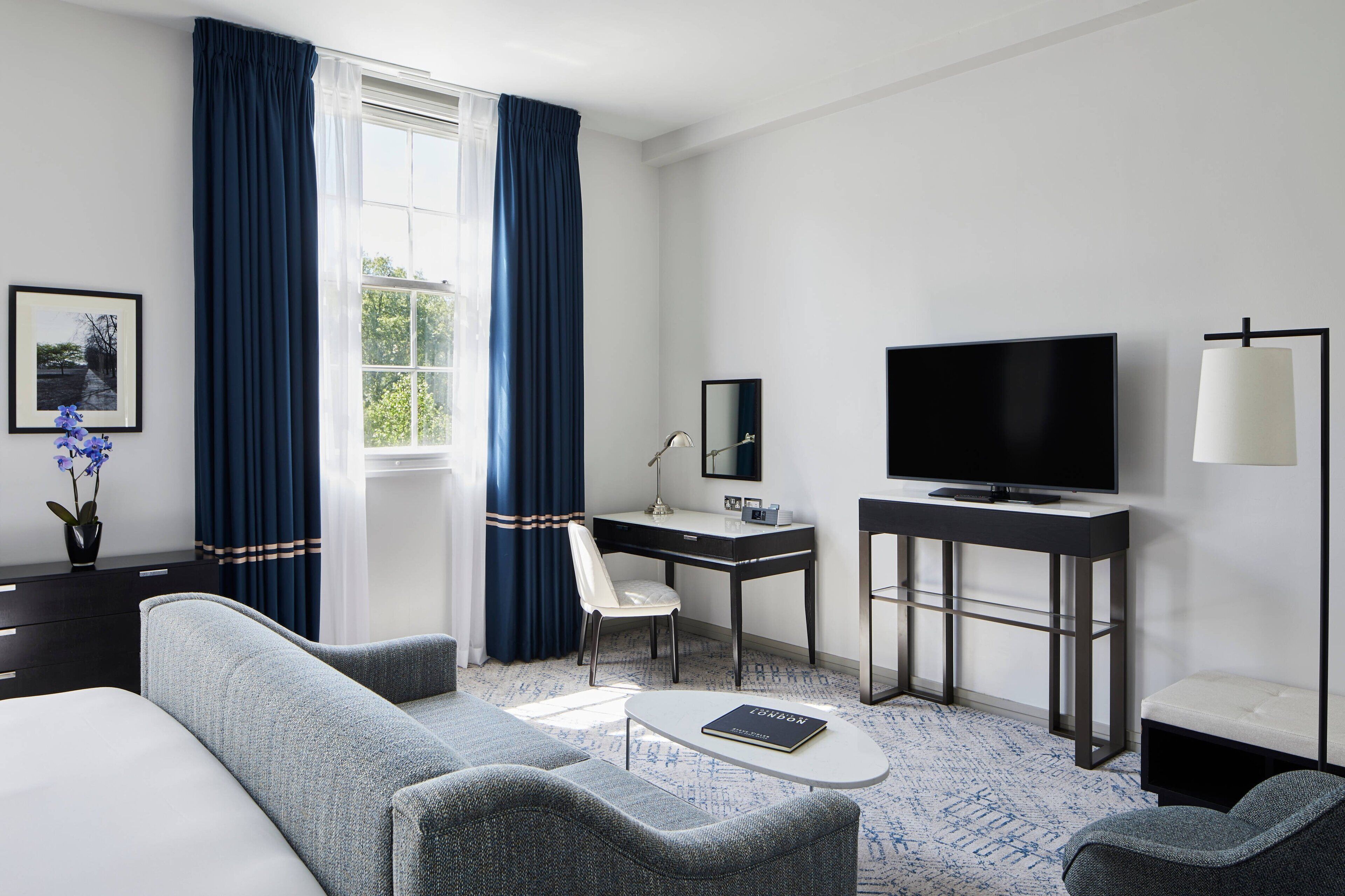 executive room, 1 double bed, non smoking | 1 bedroom, hypo-allergenic bedding, down duvets, minibar