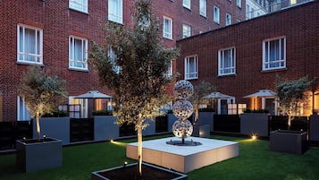 Junior suite, 1 kingsize bed, balkon | 1 slaapkamer, hypoallergeen beddengoed, donzen dekbedden, een minibar